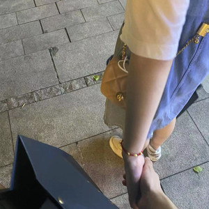 男人摸胸舔下面视频
