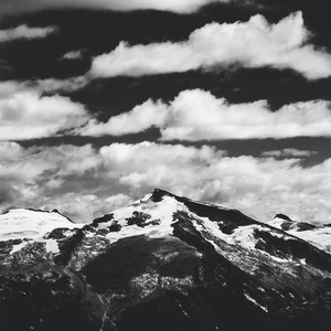 男人摸胸舔下面视频
